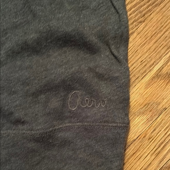 Aeropostale Gray Short Sleeve Tee with Color-Block Design - Picture 7 of 10